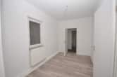 OG Durchgangszimmer zum Bad - DIETZ: Neu saniertes 2 bis 3 Familienhaus mit viel Platz für alle Generationen!