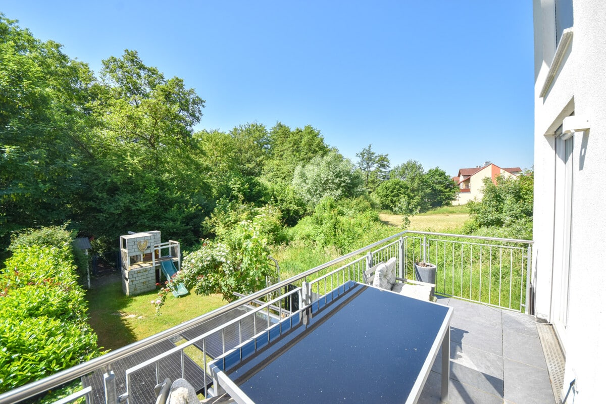 Blick in Ihren Garten und Wald