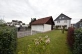 DIETZ: 2-3 Familienhaus mit Doppelgarage und überschaubarem Garten in Großostheim! - Außenansicht