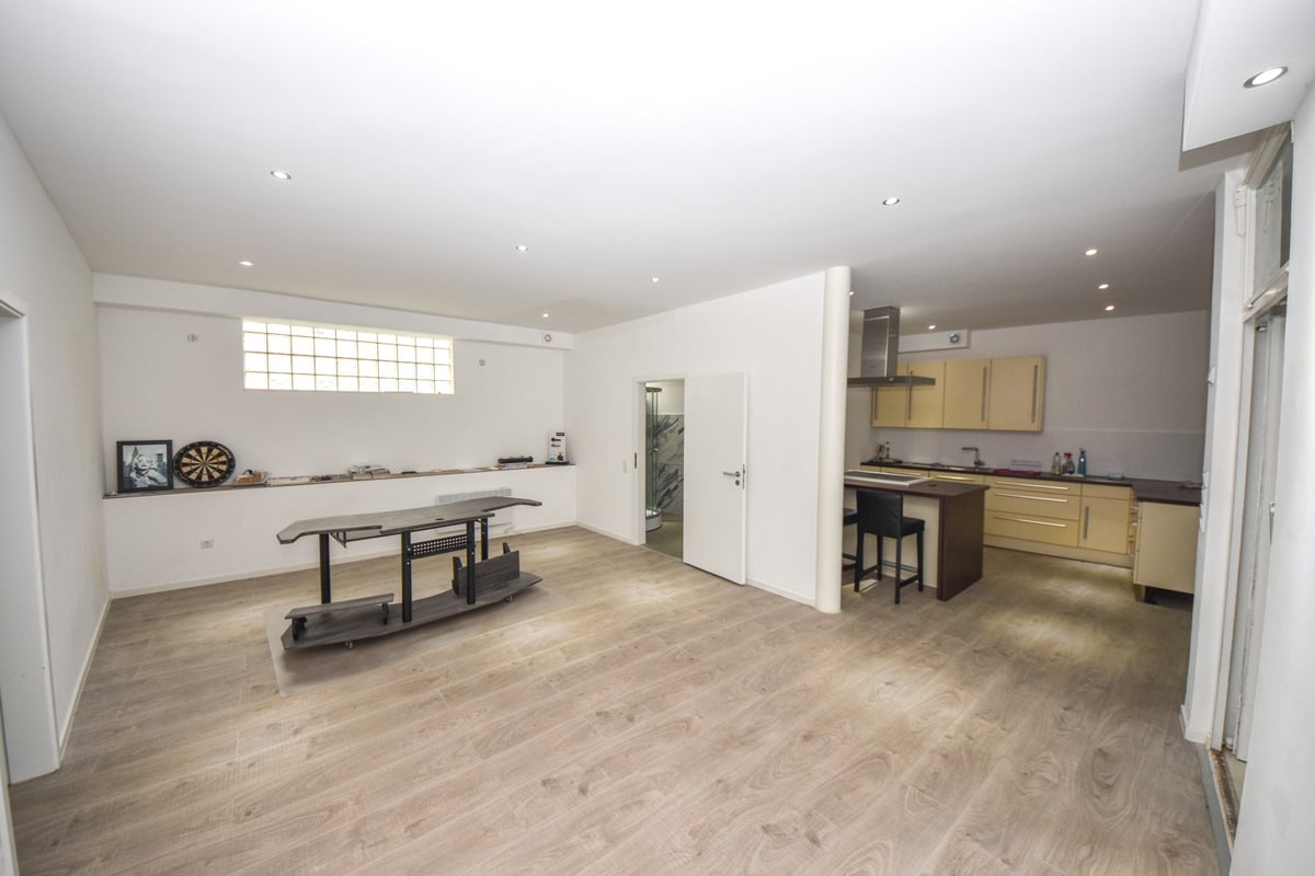 Emfangs - Büro- oder Verkaufsraum