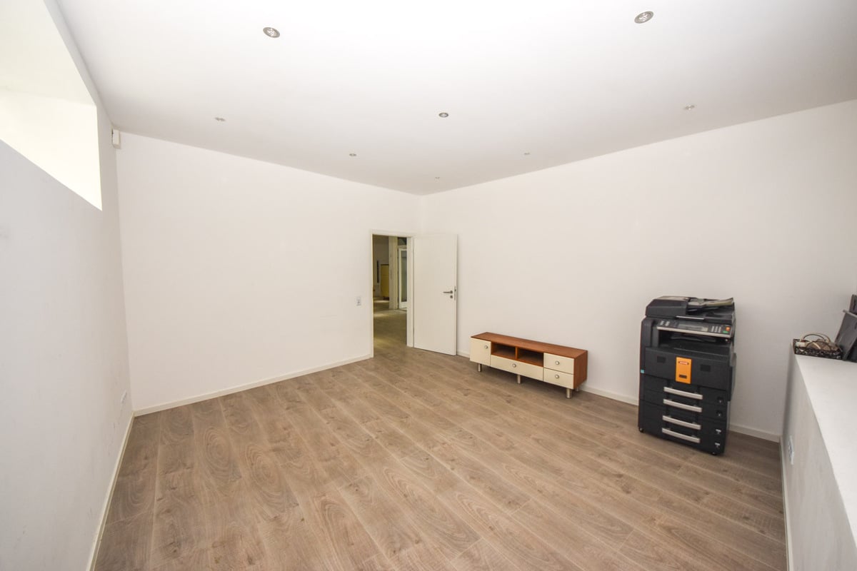 Büro 2 von 2