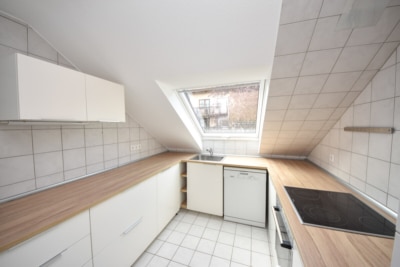 DIETZ: 5-Zimmer-Dachgeschosswohnung mit Garage, Balkon im energetisch sanierten 7FH! Nähe Waldrand! - Küche (702757)