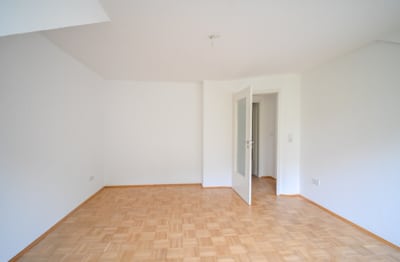 DIETZ: 5-Zimmer-Dachgeschosswohnung mit Garage, Balkon im energetisch sanierten 7FH! Nähe Waldrand! - Schlafzimmer 3 von 4 (702754)