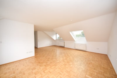 DIETZ: 5-Zimmer-Dachgeschosswohnung mit Garage, Balkon im energetisch sanierten 7FH! Nähe Waldrand! - Offener Wohn- und Essbereich (702747)
