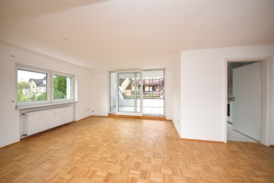 DIETZ: 5-Zimmer-Dachgeschosswohnung mit Garage, Balkon im energetisch sanierten 7FH! Nähe Waldrand! - Offener Wohn- und Essbereich (702746)