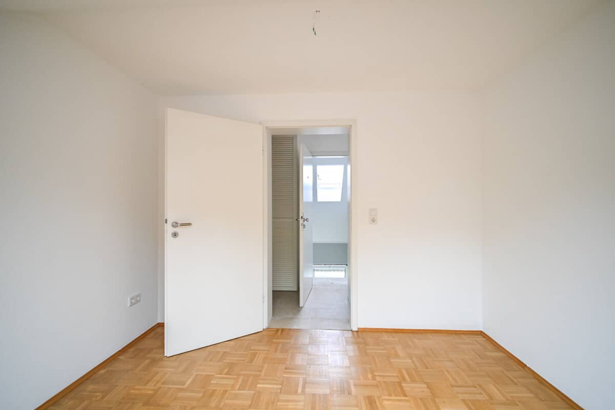 Schlafzimmer 2 von 4