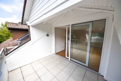 DIETZ: 5-Zimmer-Dachgeschosswohnung mit Garage, Balkon im energetisch sanierten 7FH! Nähe Waldrand! - Balkon (702744)