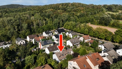 DIETZ: 5-Zimmer-Dachgeschosswohnung mit Garage, Balkon im energetisch sanierten 7FH! Nähe Waldrand! - Waldrand Luftbild (702741)