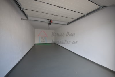 DIETZ: 5-Zimmer-Dachgeschosswohnung mit Garage, Balkon im energetisch sanierten 7FH! Nähe Waldrand! - Garage Dachgeschoss (702766)