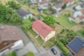 Außenansicht - DIETZ: Gepflegter Bungalow mit Garten, Garage und Keller in herrlicher Lage von Wiebelsbach!