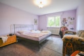 Schlafzimmer KG - DIETZ: Gepflegter Bungalow mit Garten, Garage und Keller in herrlicher Lage von Wiebelsbach!