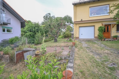 DIETZ: Gepflegter Bungalow mit Garten, Garage und Keller in herrlicher Lage von Wiebelsbach! - Garten (700307)