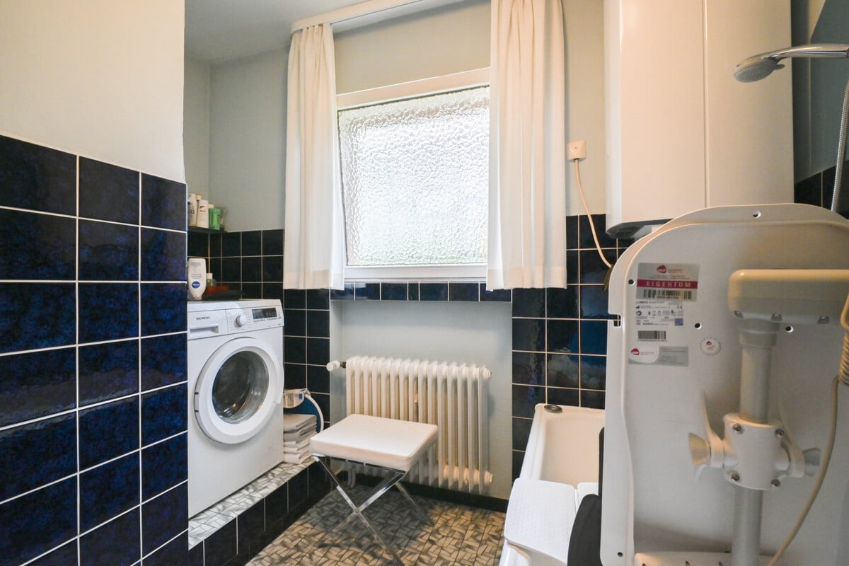 Tageslichtbadezimmer mit Wanne EG
