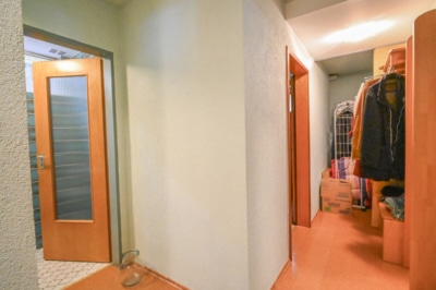 DIETZ: Gepflegter Bungalow mit Garten, Garage und Keller in herrlicher Lage von Wiebelsbach! - Flur KG (700296)