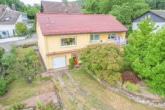 Außenansicht - DIETZ: Gepflegter Bungalow mit Garten, Garage und Keller in herrlicher Lage von Wiebelsbach!