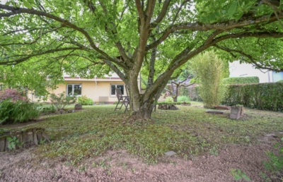 DIETZ: Gepflegter Bungalow mit Garten, Garage und Keller in herrlicher Lage von Wiebelsbach! - Garten (700306)