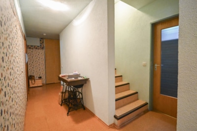 DIETZ: Gepflegter Bungalow mit Garten, Garage und Keller in herrlicher Lage von Wiebelsbach! - Flur KG (700297)