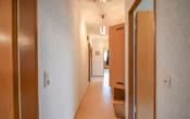 Flur EG - DIETZ: Gepflegter Bungalow mit Garten, Garage und Keller in herrlicher Lage von Wiebelsbach!