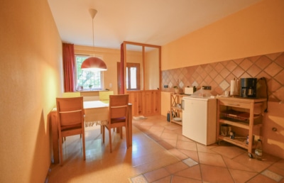 DIETZ: Gepflegter Bungalow mit Garten, Garage und Keller in herrlicher Lage von Wiebelsbach! - Esszimmer KG (700287)