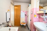 DIETZ: 2 FH mit Garten und Hofbereich in beliebter Lage von Eppertshausen! - Bad OG
