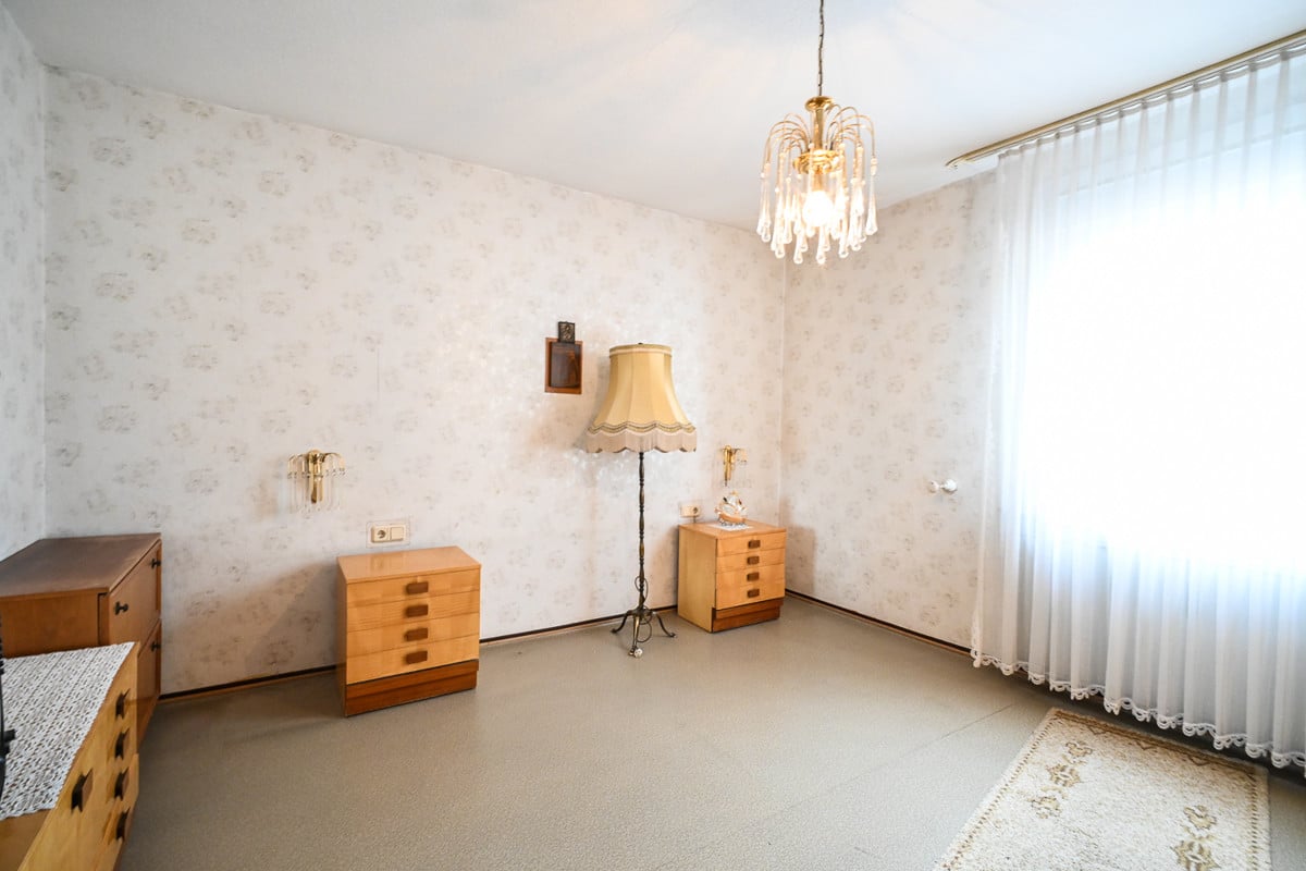 Schlafzimmer 2 von 2 OG