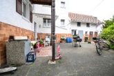 DIETZ: 2 FH mit Garten und Hofbereich in beliebter Lage von Eppertshausen! - Innenhof