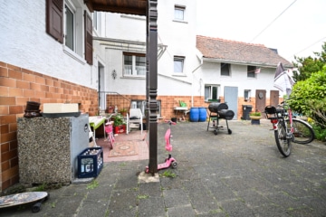 DIETZ: 2 FH mit Garten und Hofbereich in beliebter Lage von Eppertshausen! - Innenhof (634445)