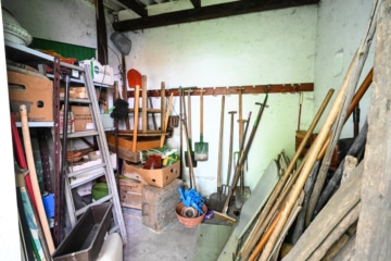 DIETZ: 2 FH mit Garten und Hofbereich in beliebter Lage von Eppertshausen! - Viel Platz im Nebengebäude (634480)