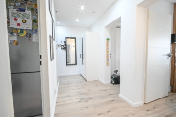 DIETZ: Gepflegte 3-Zimmerwohnung im 2.OG mit Balkon und PKW-Stellplatz in Münster! - Flur (667803)