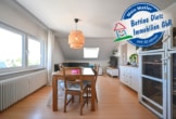 Wohnzimmer - DIETZ: 3 Zimmer Dachgeschoss-Wohnung im 3-Familienhaus mit Garage in Großostheim!