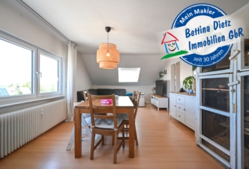 DIETZ: 3 Zimmer Dachgeschoss-Wohnung im 3-Familienhaus mit Garage in Großostheim! - Wohnzimmer (690331)