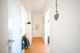 Flur - DIETZ: 3 Zimmer Dachgeschoss-Wohnung im 3-Familienhaus mit Garage in Großostheim!