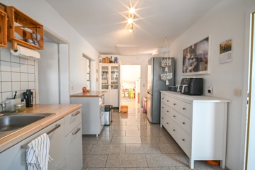 DIETZ: 3 Zimmer Dachgeschoss-Wohnung im 3-Familienhaus mit Garage in Großostheim! - Küche (690334)
