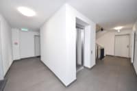 Aufzug im Treppenhaus