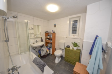 Dietz: Gemütliche 2-3 Zimmer Wohnung mit Einbauküche Hofnutzung im Herzen von Schaafheim! - Tageslichtbadezimmer (660843)