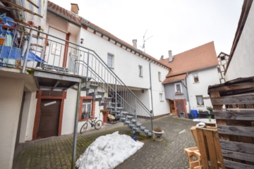 Dietz: Gemütliche 2-3 Zimmer Wohnung mit Einbauküche Hofnutzung im Herzen von Schaafheim! - Gemeinsam nutzbarer Hofbereich (660849)