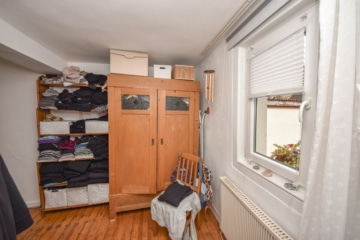 Dietz: Gemütliche 2-3 Zimmer Wohnung mit Einbauküche Hofnutzung im Herzen von Schaafheim! - Schlafzimmer (660842)
