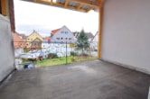 Balkon Dachterrasse - DIETZ: Hier ist PLATZ! Haus im Haus! Helle 4 Zimmerwohnung mit eigenem Eingang, überdachter Balkon