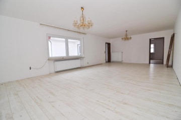 DIETZ: Hier ist PLATZ! Haus im Haus! Helle 4 Zimmerwohnung mit eigenem Eingang, überdachter Balkon - Riesiges Wohnzimmer (645080)