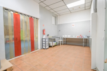 DIETZ: Industriegebäude – Wohnen u. Arbeiten! Große Halle, Büroraum, Stellplätze und Betriebswohnung - Lagerraum 2 (695901)