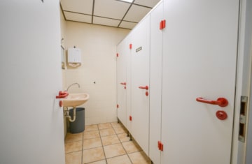 DIETZ: Industriegebäude – Wohnen u. Arbeiten! Große Halle, Büroraum, Stellplätze und Betriebswohnung - Gäste-WC's (695907)