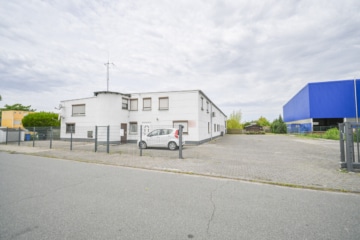 DIETZ: Industriegebäude – Wohnen u. Arbeiten! Große Halle, Büroraum, Stellplätze und Betriebswohnung - Außenansicht (695837)