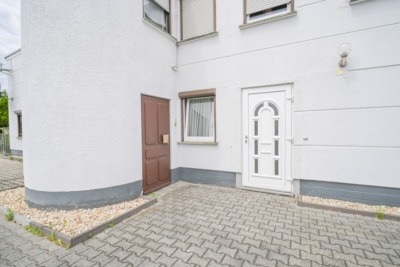 DIETZ: Industriegebäude – Wohnen u. Arbeiten! Große Halle, Büroraum, Stellplätze und Betriebswohnung - Eingang zu den Wohnungen (696839)
