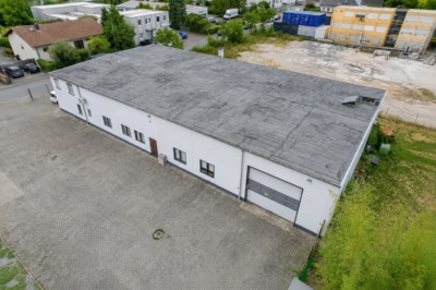 DIETZ: Industriegebäude – Wohnen u. Arbeiten! Große Halle, Büroraum, Stellplätze und Betriebswohnung - Außenansicht (696896)