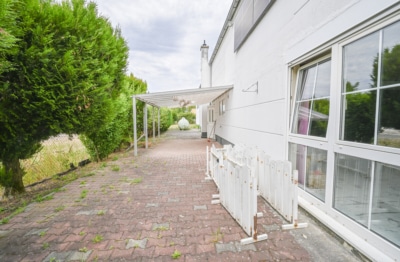 DIETZ: Industriegebäude – Wohnen u. Arbeiten! Große Halle, Büroraum, Stellplätze und Betriebswohnung - Terrasse mit Überdachung (696835)