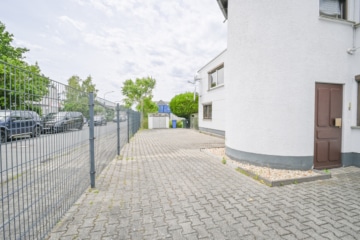 DIETZ: Industriegebäude – Wohnen u. Arbeiten! Große Halle, Büroraum, Stellplätze und Betriebswohnung - Außenansicht (695854)