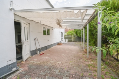 DIETZ: Industriegebäude – Wohnen u. Arbeiten! Große Halle, Büroraum, Stellplätze und Betriebswohnung - Terrasse mit Überdachung (696834)