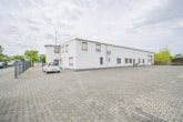 Außenansicht_4 - DIETZ: Industriegebäude – Wohnen u. Arbeiten! Große Halle, Büroraum, Stellplätze und Betriebswohnung