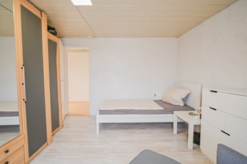 DIETZ: Industriegebäude – Wohnen u. Arbeiten! Große Halle, Büroraum, Stellplätze und Betriebswohnung - Schlafzimmer 1 (695886)