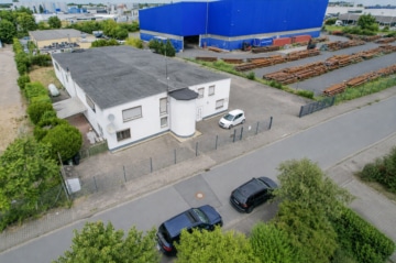 DIETZ: Industriegebäude – Wohnen u. Arbeiten! Große Halle, Büroraum, Stellplätze und Betriebswohnung - Außenansicht (695911)